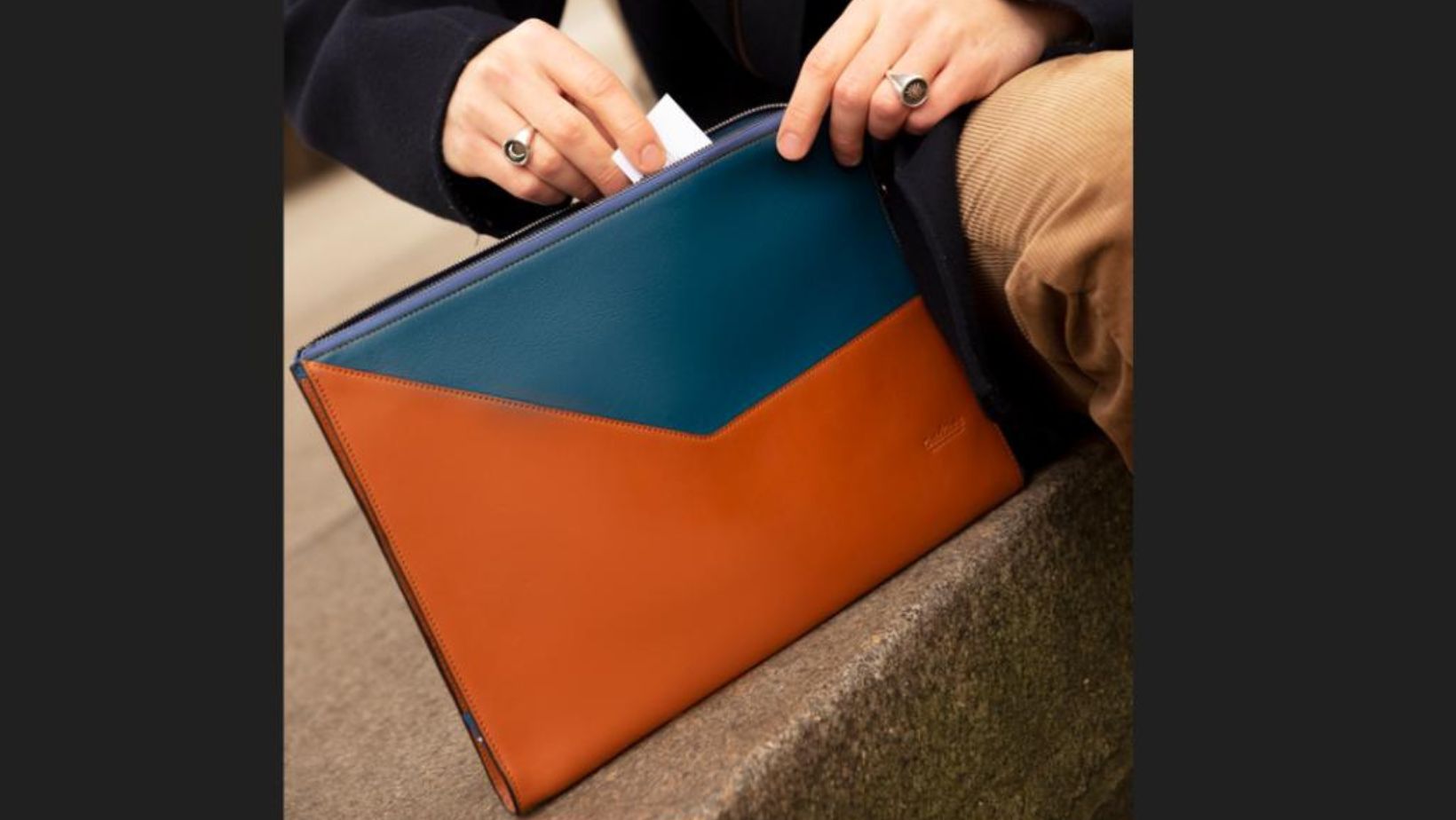 Optimizing Your Professional Presentation: A Guide to Selecting the Ideal Portfolio Bag