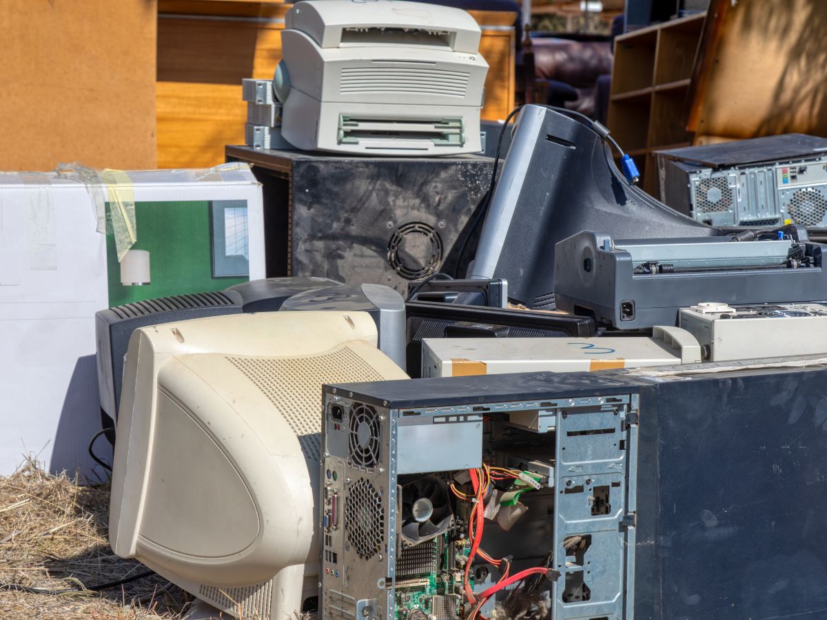 How Electronics Disposal Services Can Help Your Business Meet Sustainability Goals